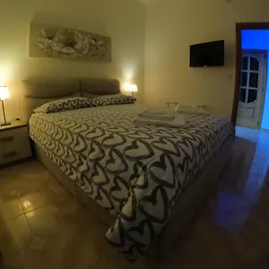casa-rossi-pomigliano-darco.hotels-amalfi.com/